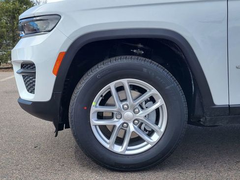 New 2026 Jeep Grand Cherokee Laredo image 9