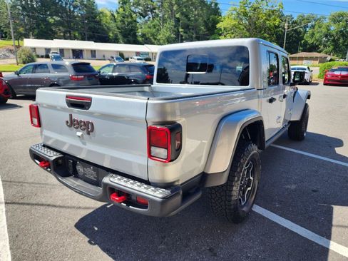 Used 2022 Jeep Gladiator Rubicon w/ Cold Weather Group AWD/4WD image 6
