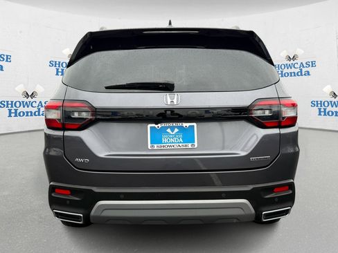 Used 2023 Honda Pilot Touring image 7