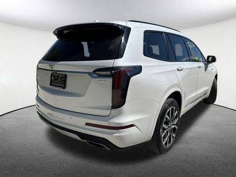 Used 2022 Cadillac XT6 Sport w/ Technology Package AWD/4WD image 18