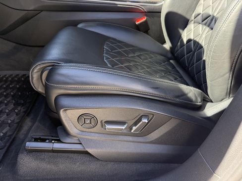 Used 2023 Audi SQ8 Prestige w/ Prestige Package image 29