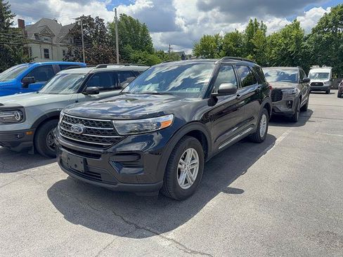 Used 2023 Ford Explorer XLT w/ Class IV Trailer Tow Package AWD/4WD image 2