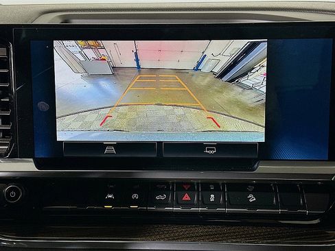 Used 2023 Chevrolet Silverado 1500 LT w/ Z71 Off-Road Package image 15