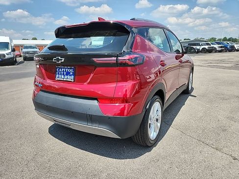 Used 2023 Chevrolet Bolt EUV LT w/ Comfort Package FWD image 5