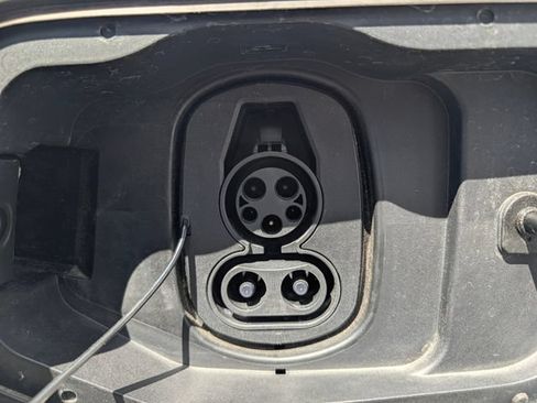 Used 2025 Chevrolet Equinox EV RS w/ LPO, All-Weather Mat Package FWD image 12
