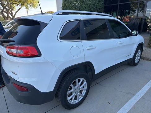 Used 2017 Jeep Cherokee Latitude w/ Safety/Convenience Group image 3