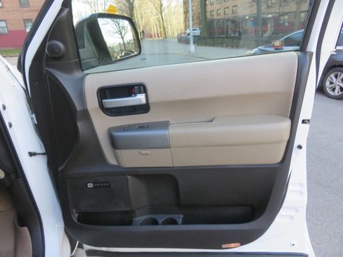 Used 2011 Toyota Sequoia Limited image 33