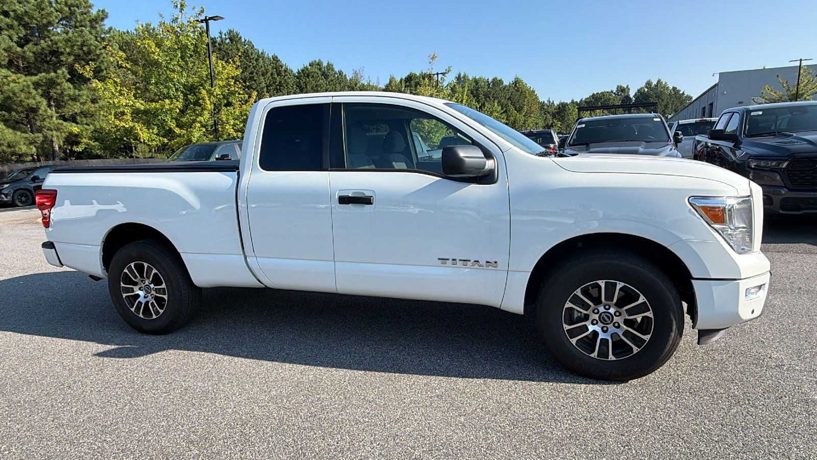 Used 2024 Nissan Titan SV AWD/4WD image 7