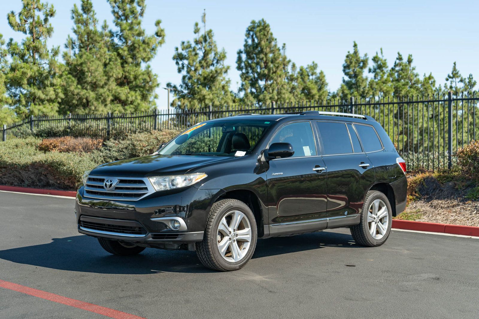 Used 2013 Toyota Highlander Limited AWD/4WD image 3
