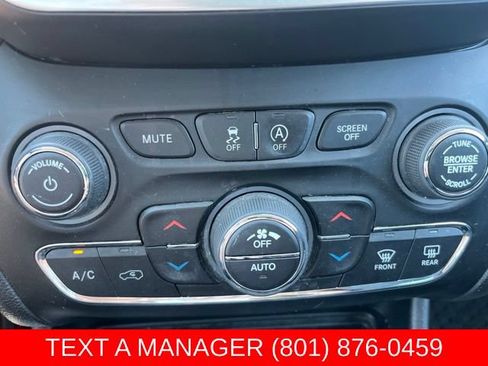 Used 2021 Jeep Cherokee Trailhawk w/ Technology Group AWD/4WD image 25