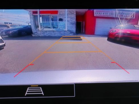 Used 2025 Chevrolet Malibu LT FWD image 31