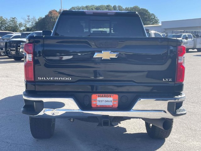 Used 2022 Chevrolet Silverado 2500 LTZ AWD/4WD image 5