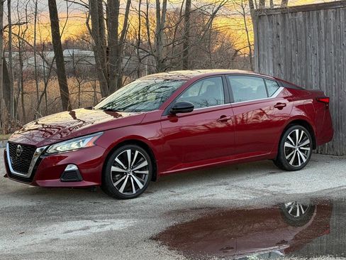 Used 2019 Nissan Altima 2.5 SR w/ SR Premium Package image 2