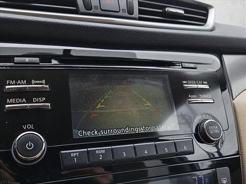 Used 2016 Nissan Rogue SV FWD image 16