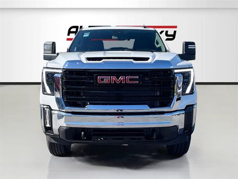 Used 2024 GMC Sierra 2500 Pro w/ Convenience Package image 2