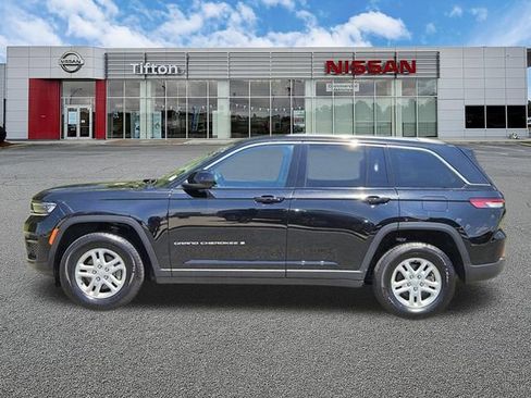 Used 2023 Jeep Grand Cherokee Laredo AWD/4WD image 7