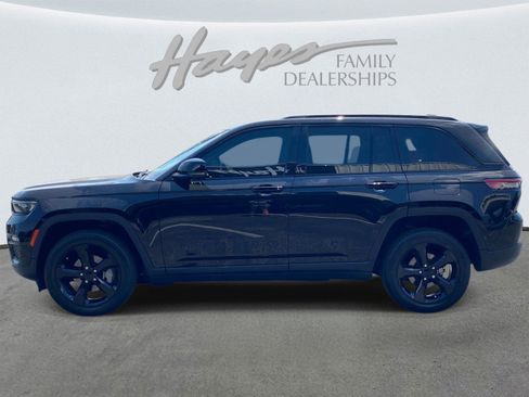 Used 2023 Jeep Grand Cherokee Limited w/ Black Appearance Package AWD/4WD image 10