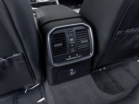 Certified 2023 Porsche Macan AWD/4WD image 44