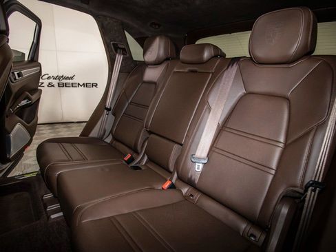 Used 2022 Porsche Cayenne Turbo S image 15