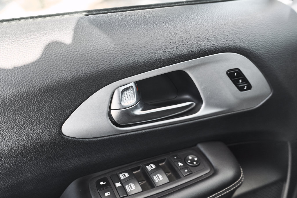 Used 2025 Chrysler Pacifica Limited FWD image 14