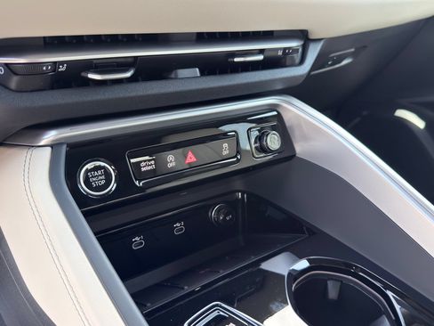 Used 2025 Audi Q5 Premium Plus w/ Premium Plus AWD/4WD image 19