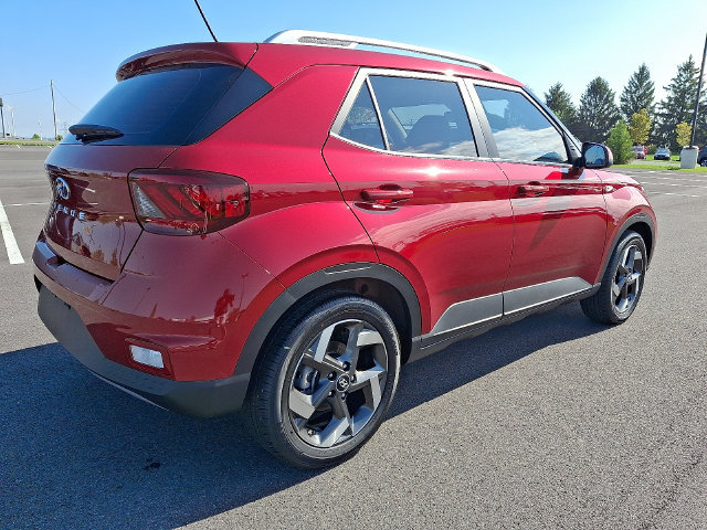 Used 2025 Hyundai Venue Limited FWD image 7