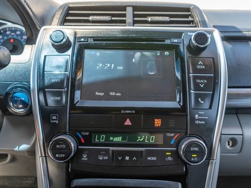 Used 2017 Toyota Camry XLE w/ Moonroof Package FWD image 26