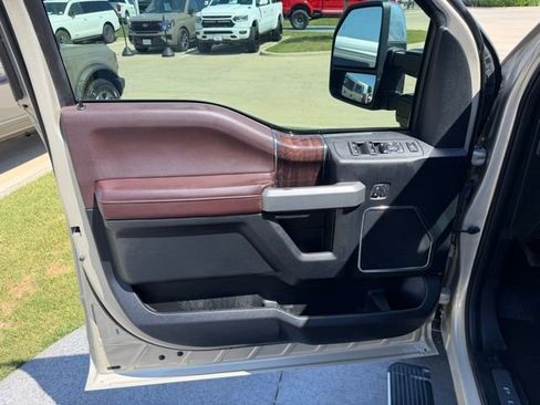 Used 2017 Ford F250 Platinum w/ Platinum Ultimate Package AWD/4WD image 8