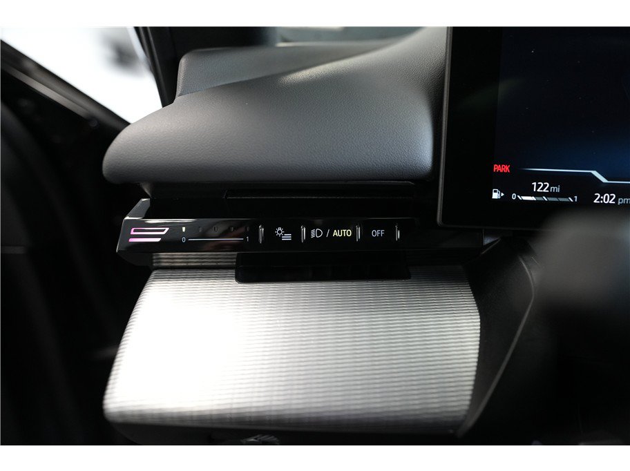 Used 2025 BMW 530i w/ M Sport Package RWD image 18
