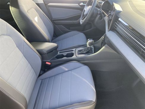 New 2026 Volkswagen Jetta SE image 8