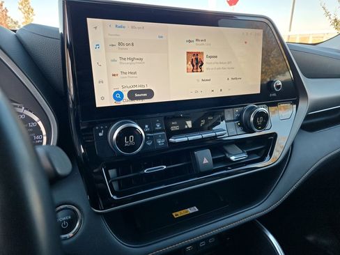 Used 2023 Toyota Highlander Bronze Edition image 17