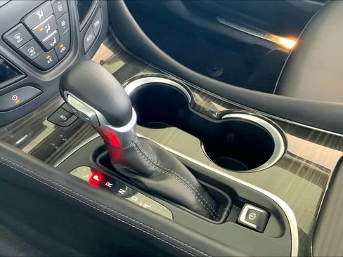 Used 2020 Buick Envision Essence w/ Experience Buick Package FWD image 17