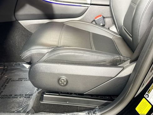Used 2023 Mercedes-Benz GLC 300 w/ Exclusive Trim Package image 25