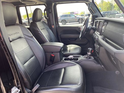 Used 2022 Jeep Wrangler Unlimited Sahara w/ Cold Weather Group AWD/4WD image 35