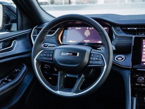 New 2025 Jeep Grand Cherokee Altitude image 16