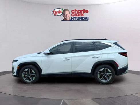 Used 2025 Hyundai Tucson SEL FWD image 2