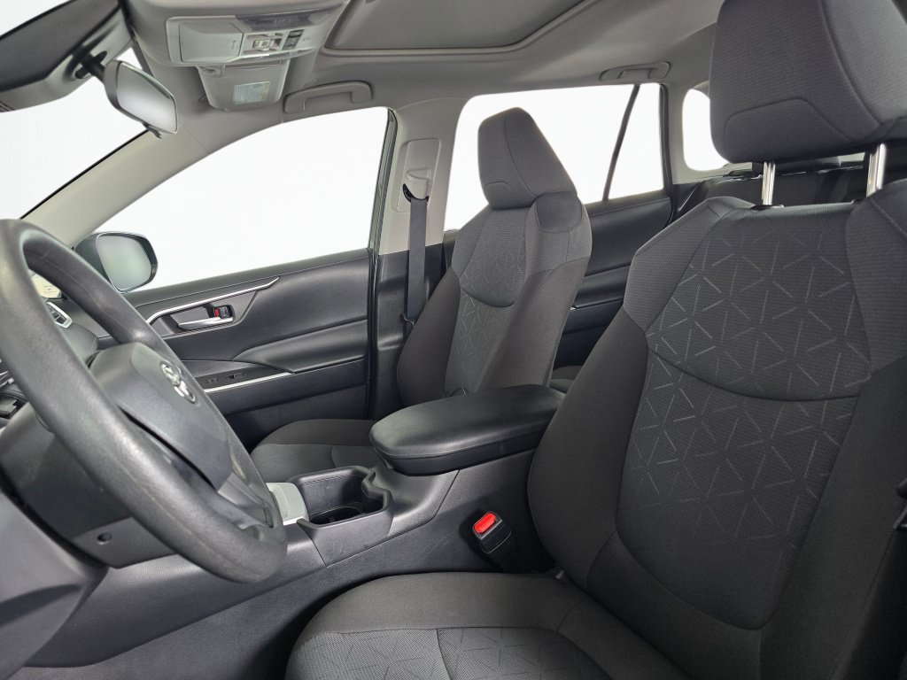 Used 2025 Toyota RAV4 XLE w/ Convenience Package AWD/4WD image 16