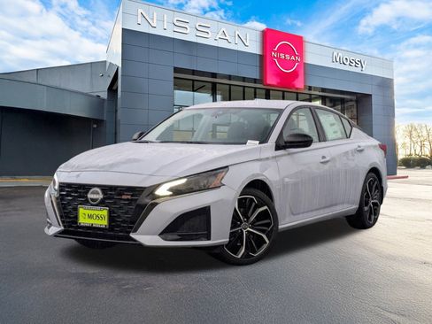 New 2025 Nissan Altima 2.5 SR image 1