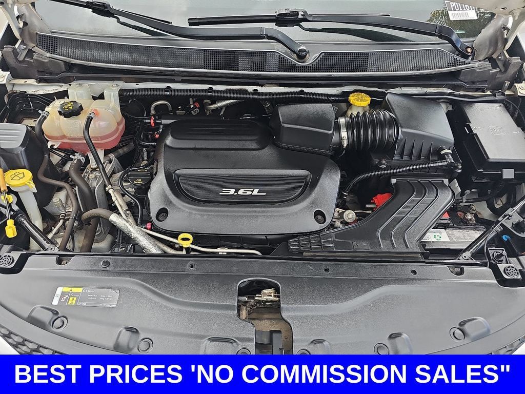 Used 2018 Chrysler Pacifica Touring-L FWD image 32