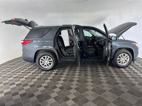 Used 2018 Chevrolet Traverse LT FWD image 13