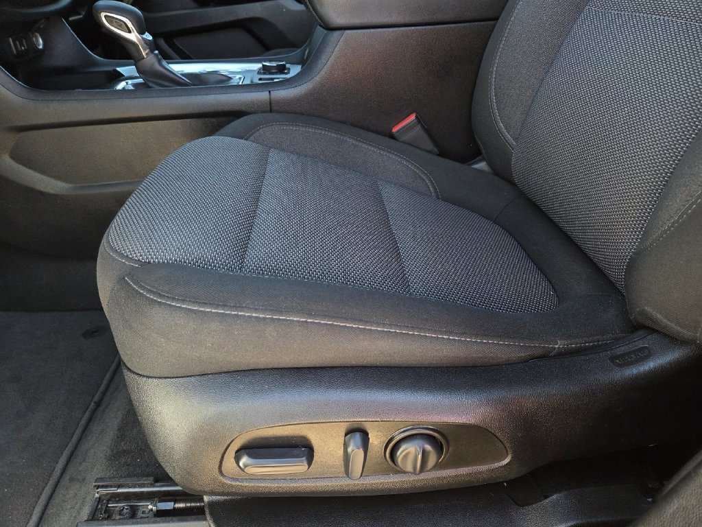Used 2023 Chevrolet Traverse LT FWD image 14
