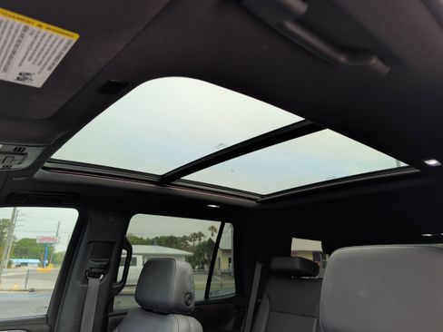 Used 2022 Chevrolet Tahoe LT w/ Luxury Package RWD image 17