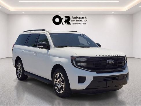Used 2025 Ford Expedition Active AWD/4WD image 1