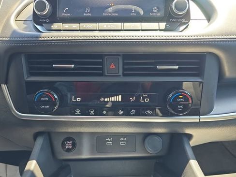 Used 2025 Nissan Rogue SV FWD image 29