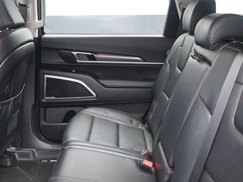 Used 2024 Kia Telluride LX image 7
