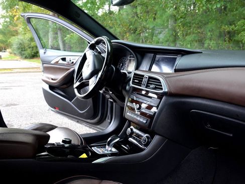 Used 2017 INFINITI QX30 Premium w/ Navigation Package image 17