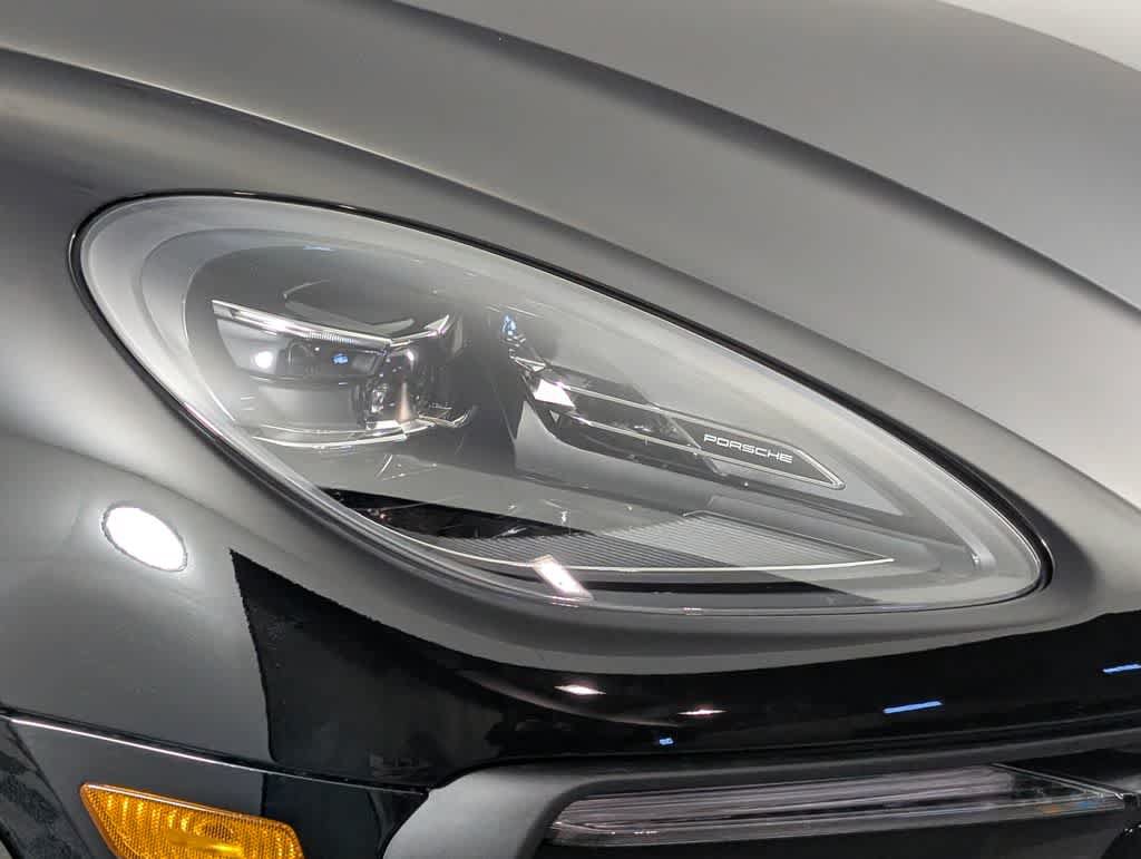 Used 2026 Porsche Macan AWD/4WD image 16
