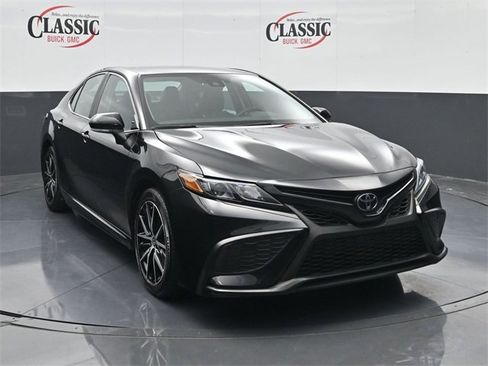 Used 2024 Toyota Camry SE image 5