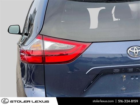 Used 2020 Toyota Sienna XLE image 11