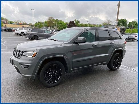 Certified 2022 Jeep Grand Cherokee Laredo X AWD/4WD image 3